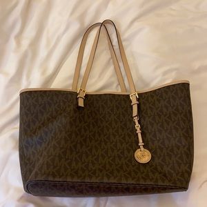 Micheal Kors Purse